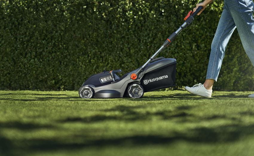 Husqvarna LC34-P4A Cordless Mower Battery-Charger inc.