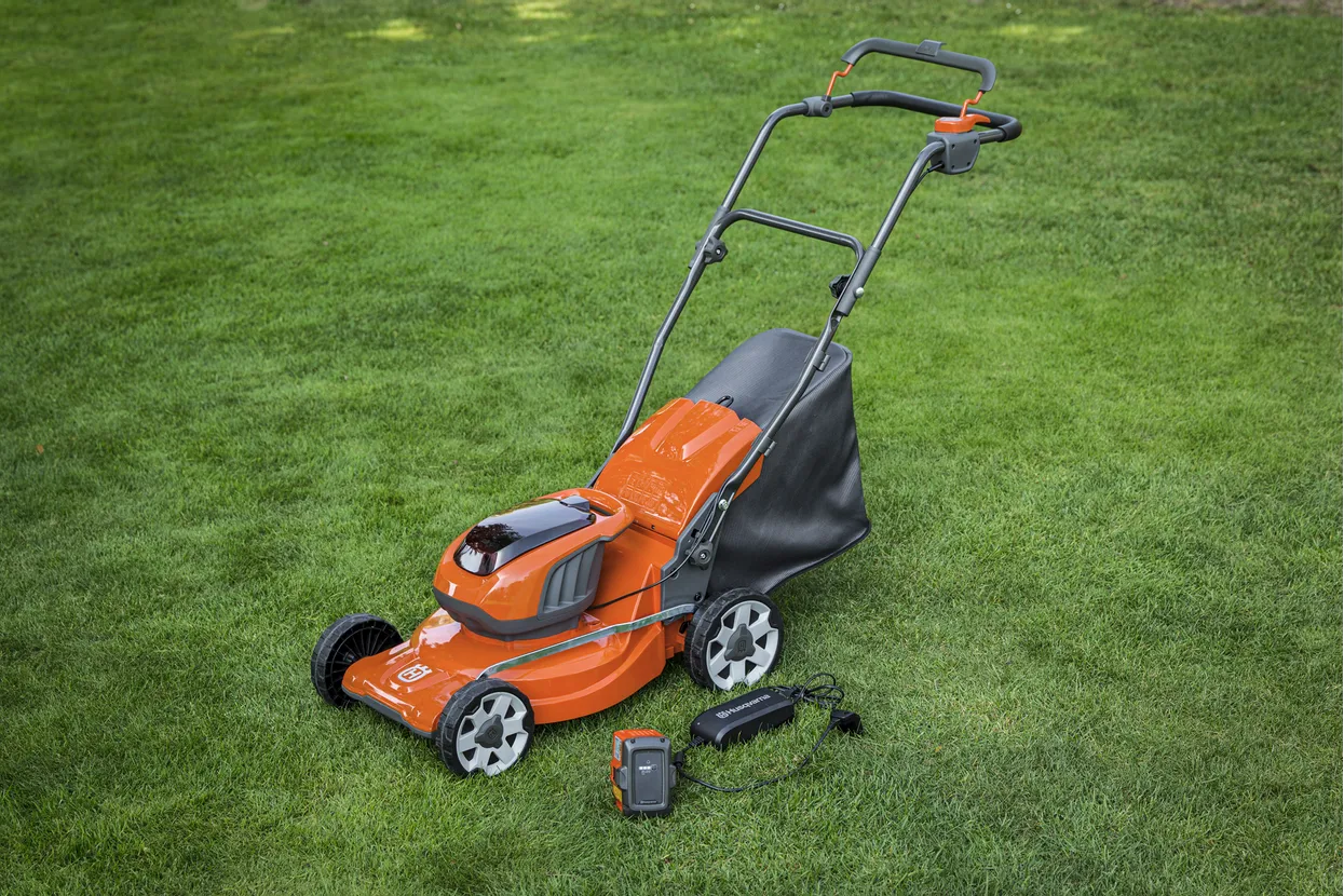 Husqvarna LC137i Cordless Lawnmower